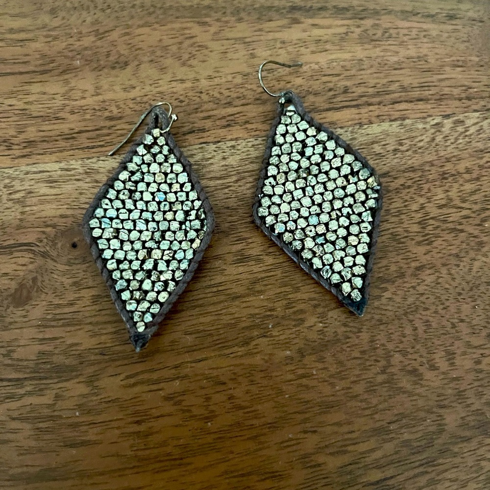 Gold and brown earrings - leather base
